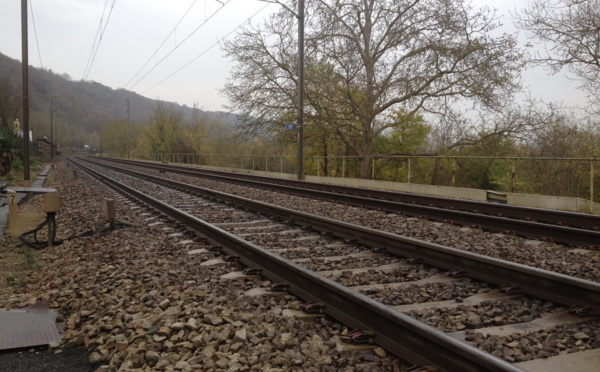 Les trains arrêtés ce matin à Rouen à cause de tuyaux tombés sur les voies 