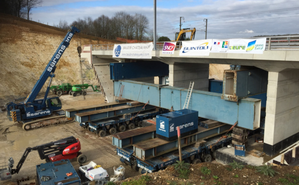 Mise en place du pont-rail à Evreux : une opération impressionnante