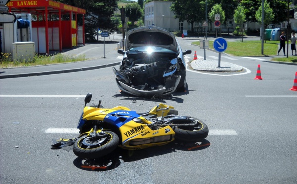 Eure : un motard blessé dans une collision en centre-ville des Andelys