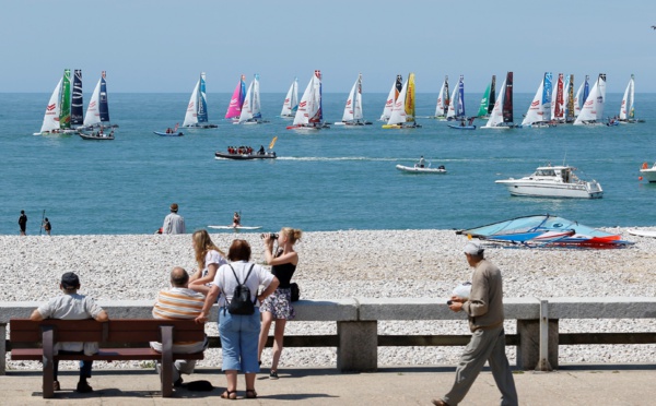 Tour de France à la voile : Groupama remporte le raid côtier à Fécamp