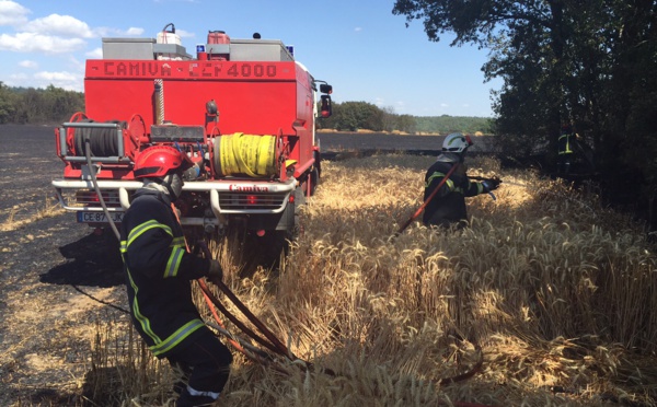 Important incendie de récolte au sud de l'Eure : Sébastien Lecornu aux côtés des pompiers 