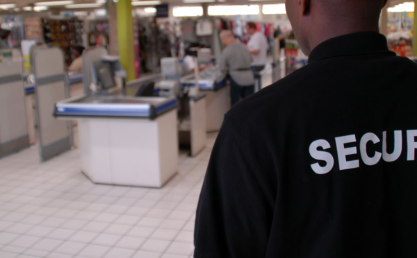 Yvelines : le couple de SDF se bat avec l'agent de sécurité après le vol d'une bouteille d'alcool