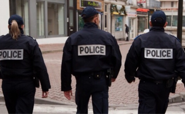 Dieppe : des policiers réaniment un homme victime d'un arrêt cardiaque en pleine rue