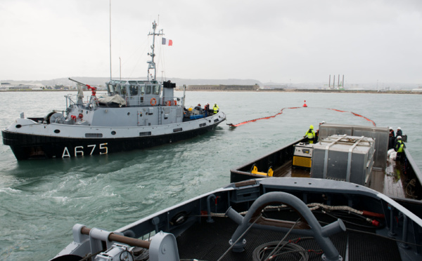 Fuite de gasoil dans la rade de Cherbourg : pas de risque sanitaire, selon la préfecture maritime 