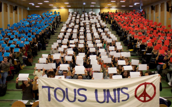 Rouen : l'hommage spontané des étudiants en médecine aux victimes des attentats 