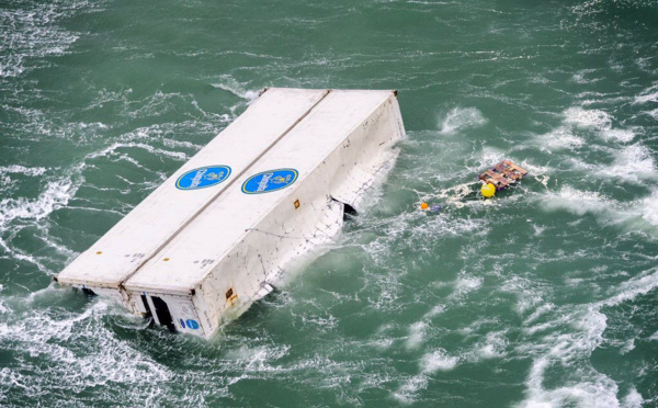 Des conteneurs tombés à la mer dérivent au large du Pas-de-Calais 