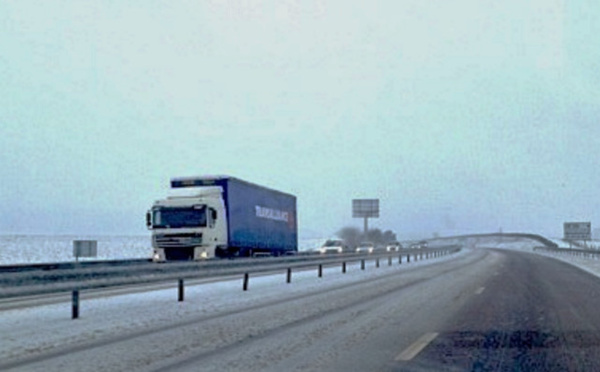 Neige et verglas : la circulation des poids-lourds réglementée dans 8 départements