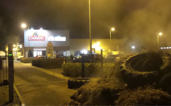 Après Caen, les agriculteurs sont passés à l'action cette nuit à Lisieux