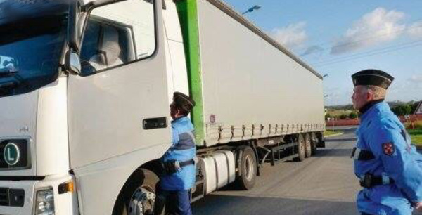 Un chauffeur routier intercepté sur l'A28 en Seine-maritime contrôlé positif à l'alcool 