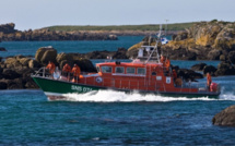 Les six occupants d'un voilier naufragé recueillis par les secours au large de l'île de Chausey 