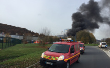 Gros incendie en cours chez Paprec à Acquigny : les pompiers attendent du renfort