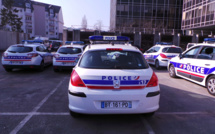 Cinq jeunes gens dépouillés sous la menace d’une arme à Mantes-la-Jolie (Yvelines)