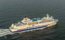 Evacuation médicale d'un passager à bord du ferry Normandie au large de Barfleur