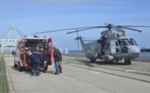 Évacuation sanitaire d'un marin au large de Cherbourg