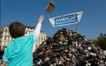 Pyramide des chaussures à Rouen : Handicap International ne désarme pas 