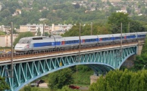 Les voyageurs du TGV Le Havre - Marseille évacués après une collision avec une voiture après Mantes-la-Jolie