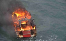 Un chalutier embrasé au large de Belle-Île-en-Mer : les quatre marins sont indemnes