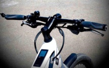 Le vélo électrique volé était en vente sur internet, la police s'invite au rendez-vous et interpelle deux adolescents