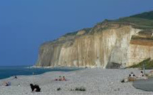 Éboulement de falaise en Seine-Maritime : peut-être une personne ensevelie ?